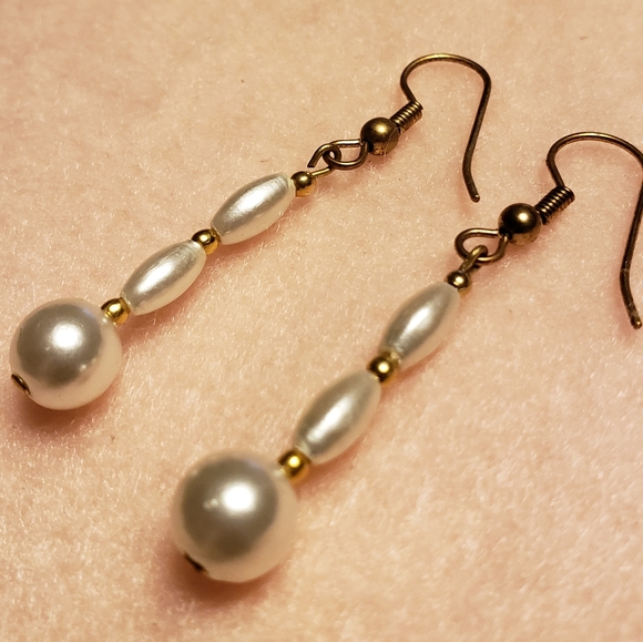 NWT Handcrafted Pearl Earrings - Picture 2 of 3